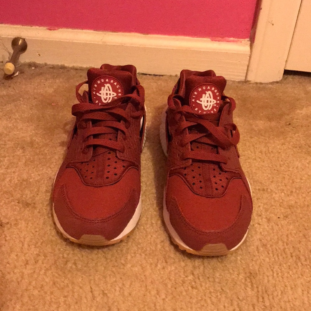 Women’s Nike huarache- size 7.5